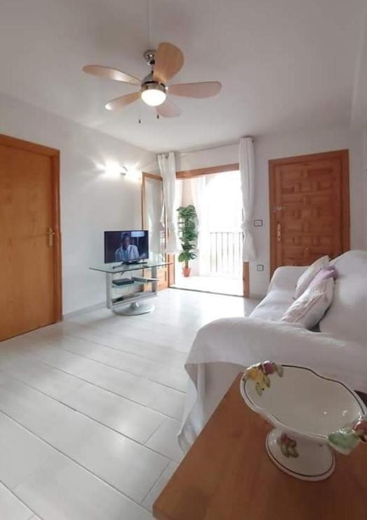 Apartamentos Rosi - 5-10 Minute Walk To La Zenia Beach, Beach Bar, Cliff Walk, Shops, Paddys Point, Cabo Roig - Free Fast Fibre Optic Broadband - No Deposit Required Orihuela Eksteriør bilde